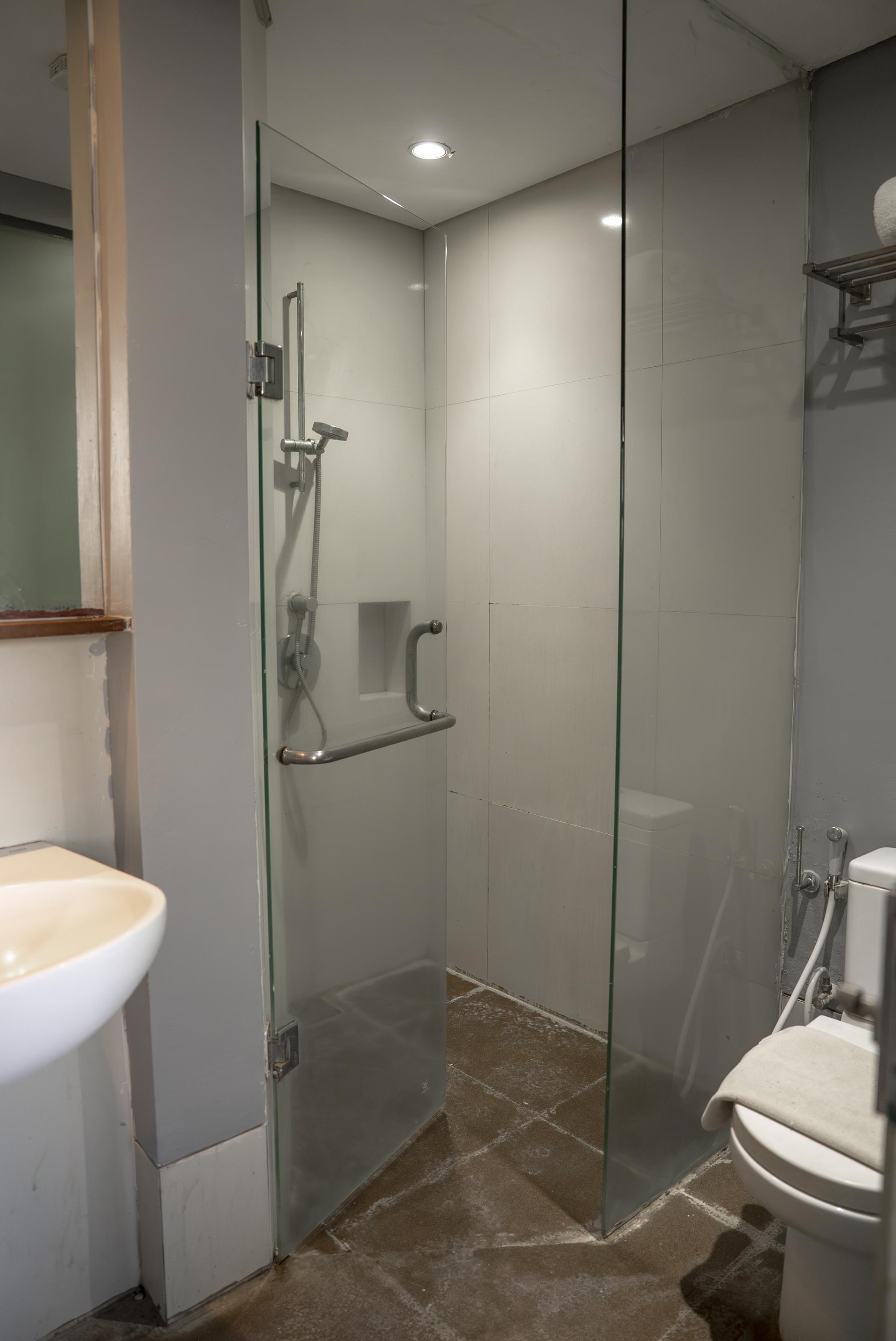 Executive Room Bathroom
